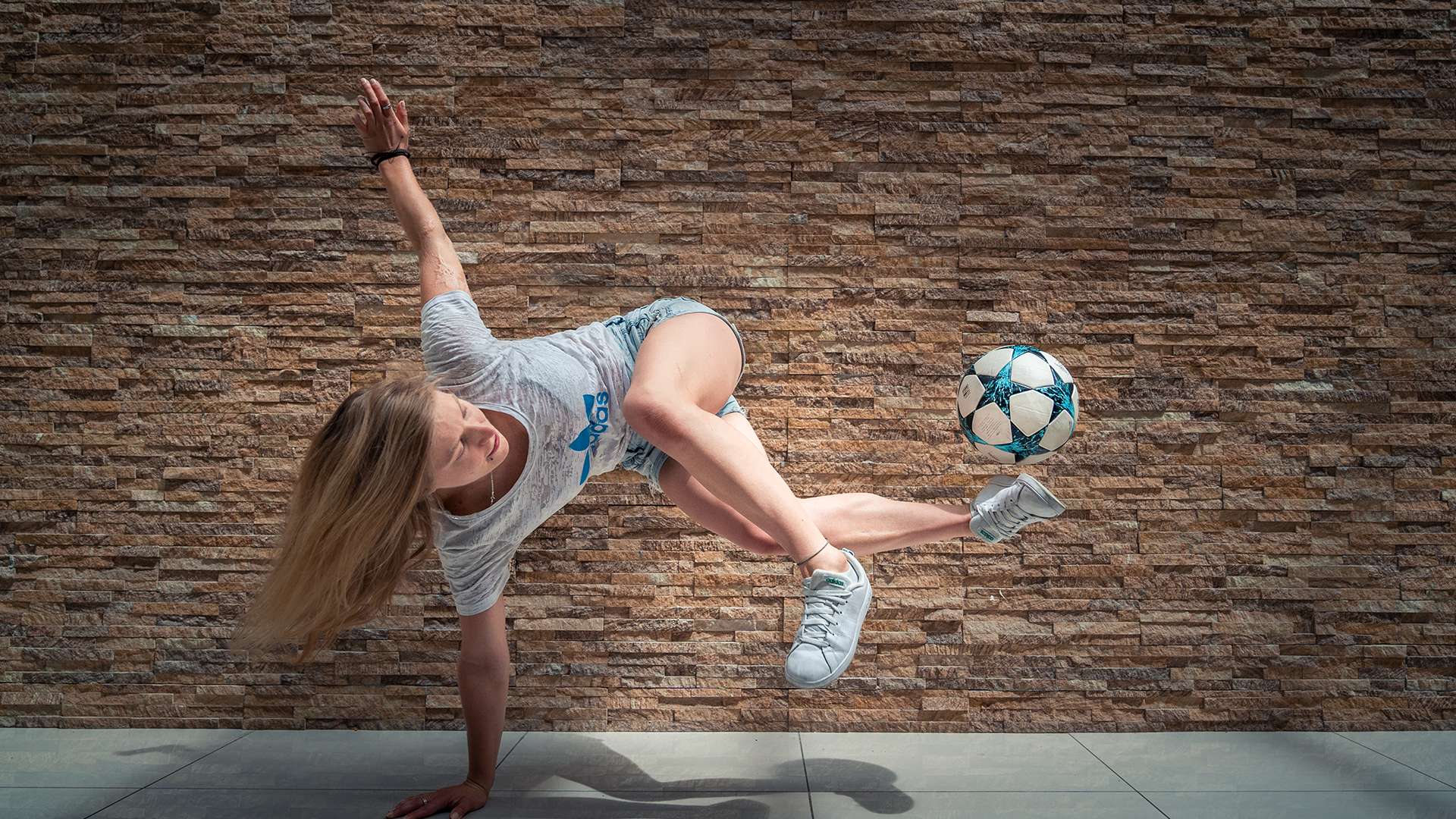 用紧凑的防 用紧凑的防